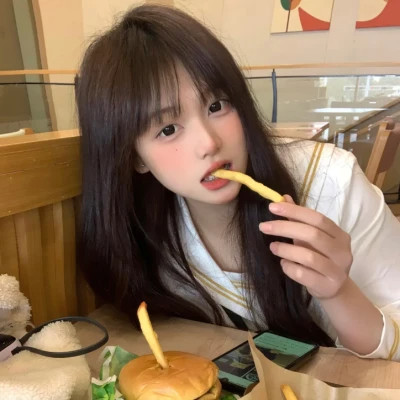 伴游女生熙朦胧的资料