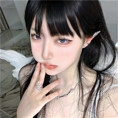 伴游女生赫连镜辞的资料